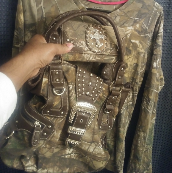 Realtree Handbags - Realtree purse and wallet. M realtree t